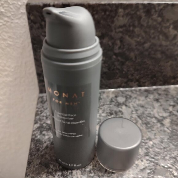 Essential Face Moisturizer for Men by Monat - Picture 2 of 5